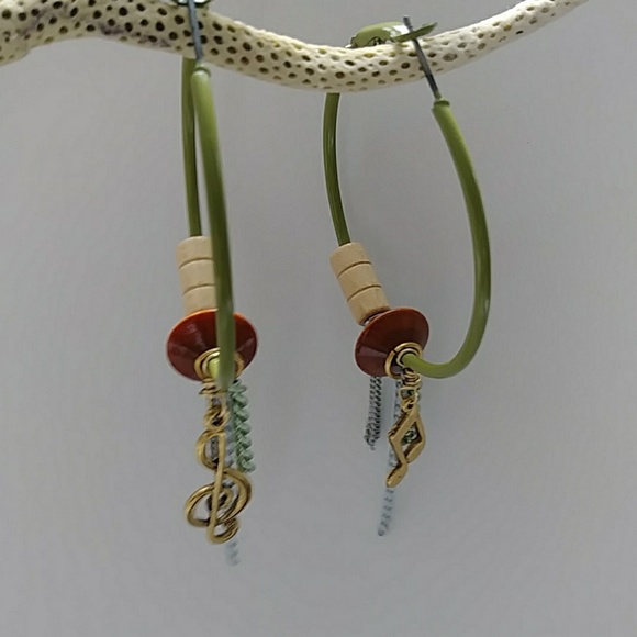 🛑SOLD Retro Green Music Note Hoop Dangle Earring - Picture 4 of 7